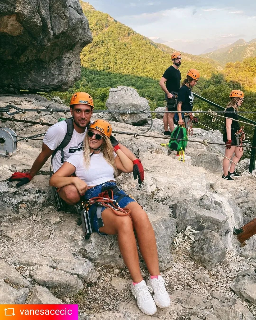 Guide on the canyon platform